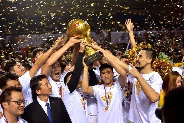 英联杯-B费卡塞米罗梅开二度 曼联5-2莱斯特城